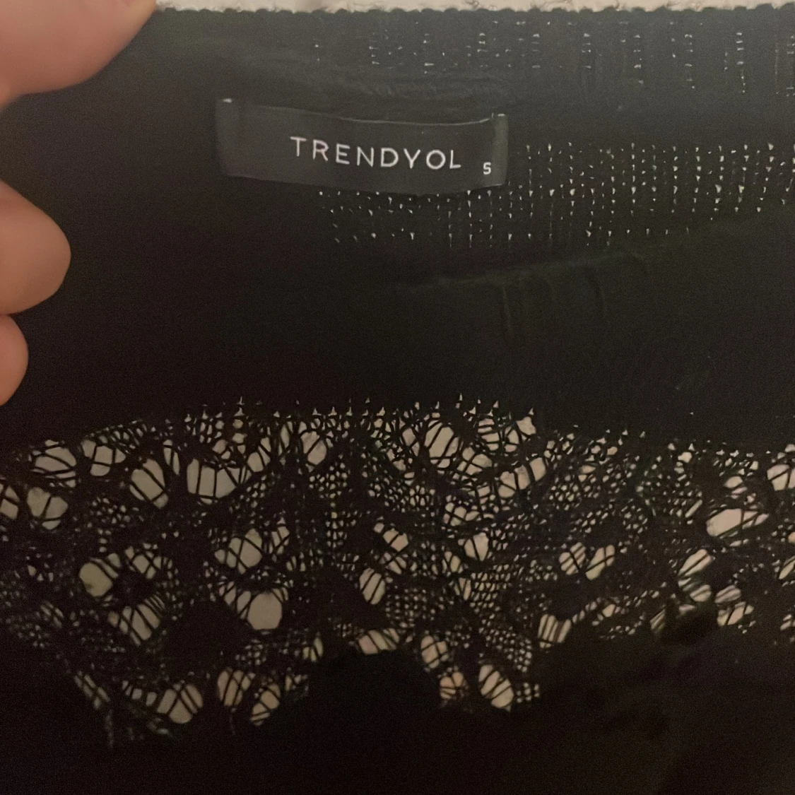 Svart spetsdetaljerad tröja från Trendyol - 2