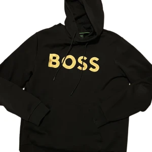 Boss hoodie  - Snygg tröja med bra passform skriv för mer bilder eller funderingar och skicka prisförslag 