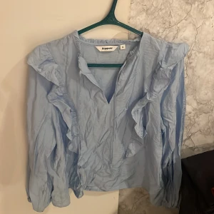 Blus  - Knappt använd super bra skick, pris går att diskutera 💗💗