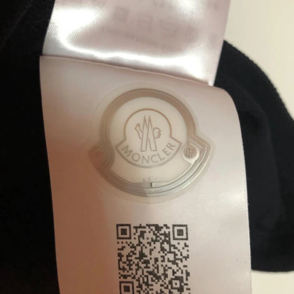 Svart pikétröja från Moncler - 1