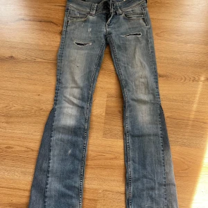 Lågmidgade jenas - Säljer nu mina favorit jeans då dem har blivit för små, pepe jeans som e omsydda till bootcut! Jätte bra skick! Stl 25/32