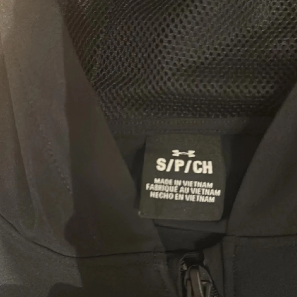 Svart jacka från Under Armour - 2