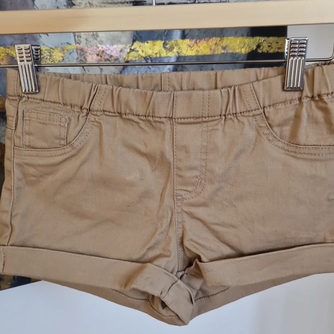 Beige shorts med fickor