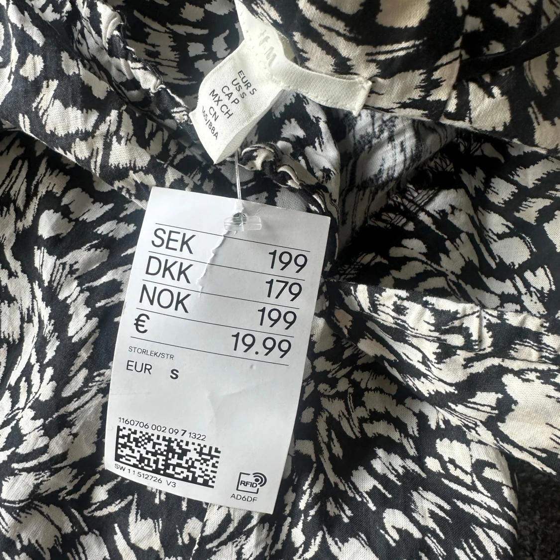 Ny klänning med öppen rygg  - 2