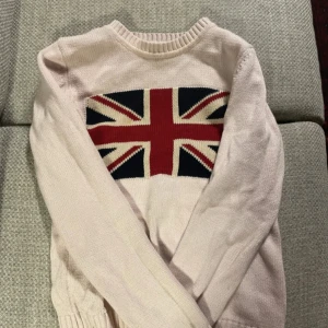 Rosa tröja - En rosa tröja från märket crocker, den ser inte så rosa ut på bilderna men den är ljusrosa irl🥰 