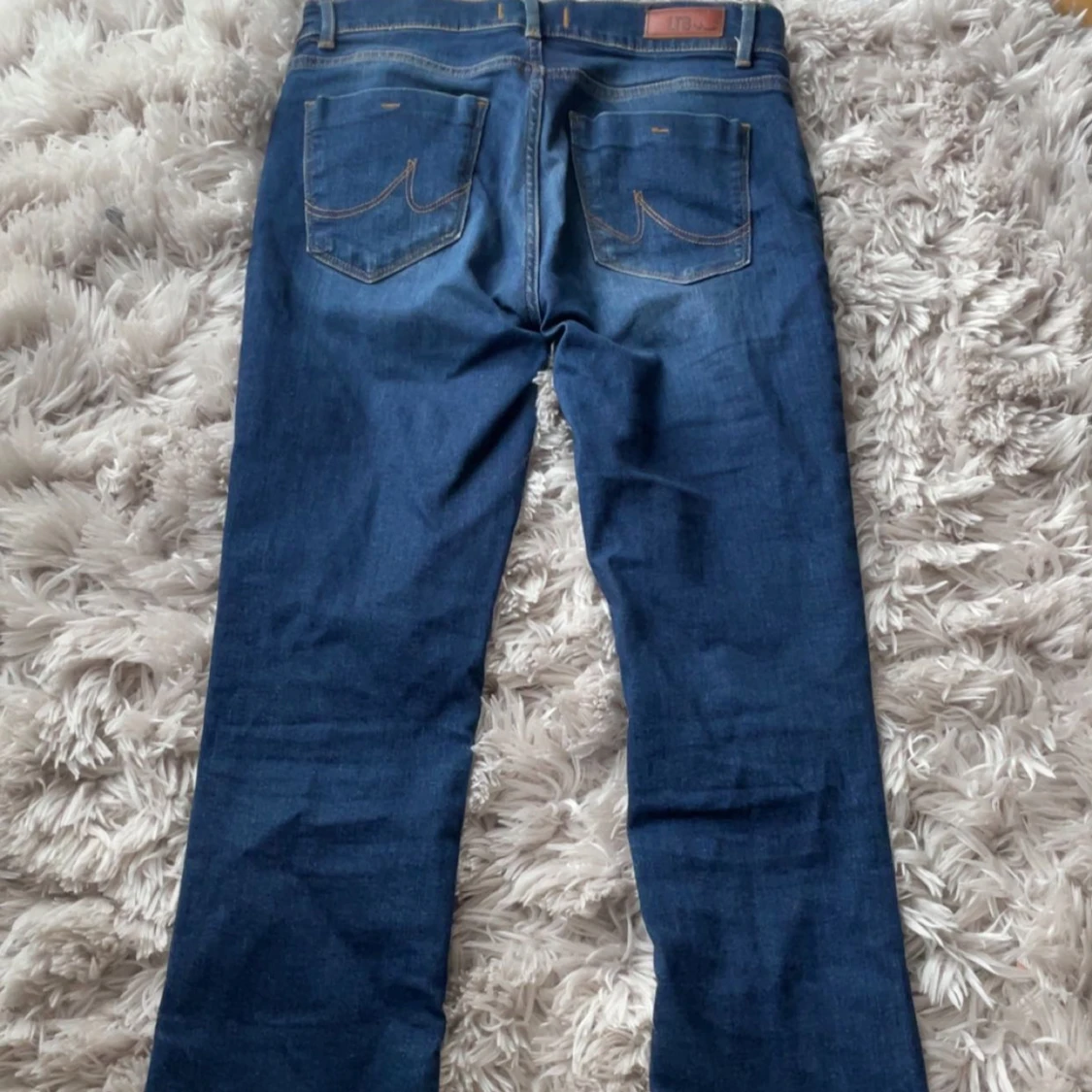 Blå jeans med bootcut - 1