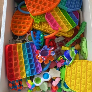 Fidgettoys  - Säljer alla mina fidgettoys som jag har kvar sen jag var yngre. Vill att man köper allt om man vill köpa då jag inte vill ha nåt kvar. 500kr för allt eller högsta bud men inte under 450kr