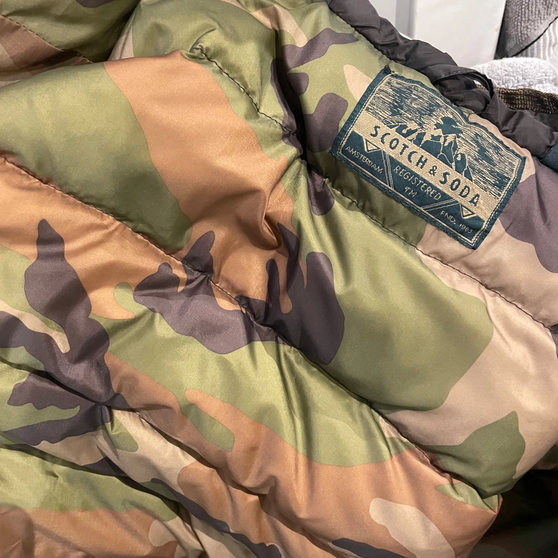 Brun pufferjacka från Scotch & Soda - 3