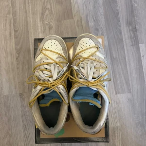 Off white x dunk  - Säljer skorna då dem längre inte kommer till användning. Hör av er vid ev. frågor 
