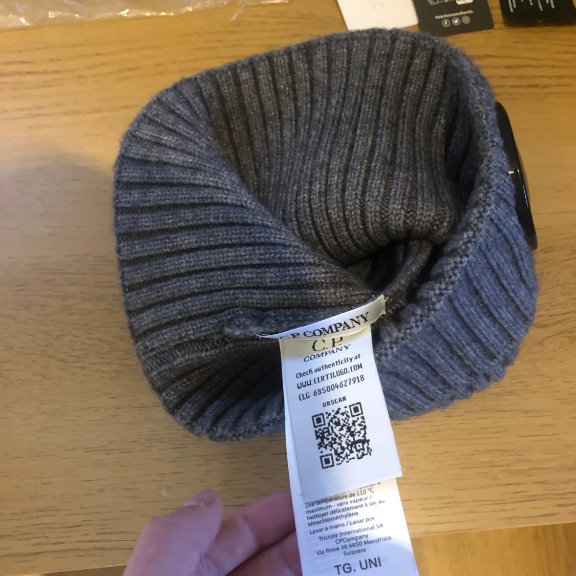 Grå CP.Company mössa - 2