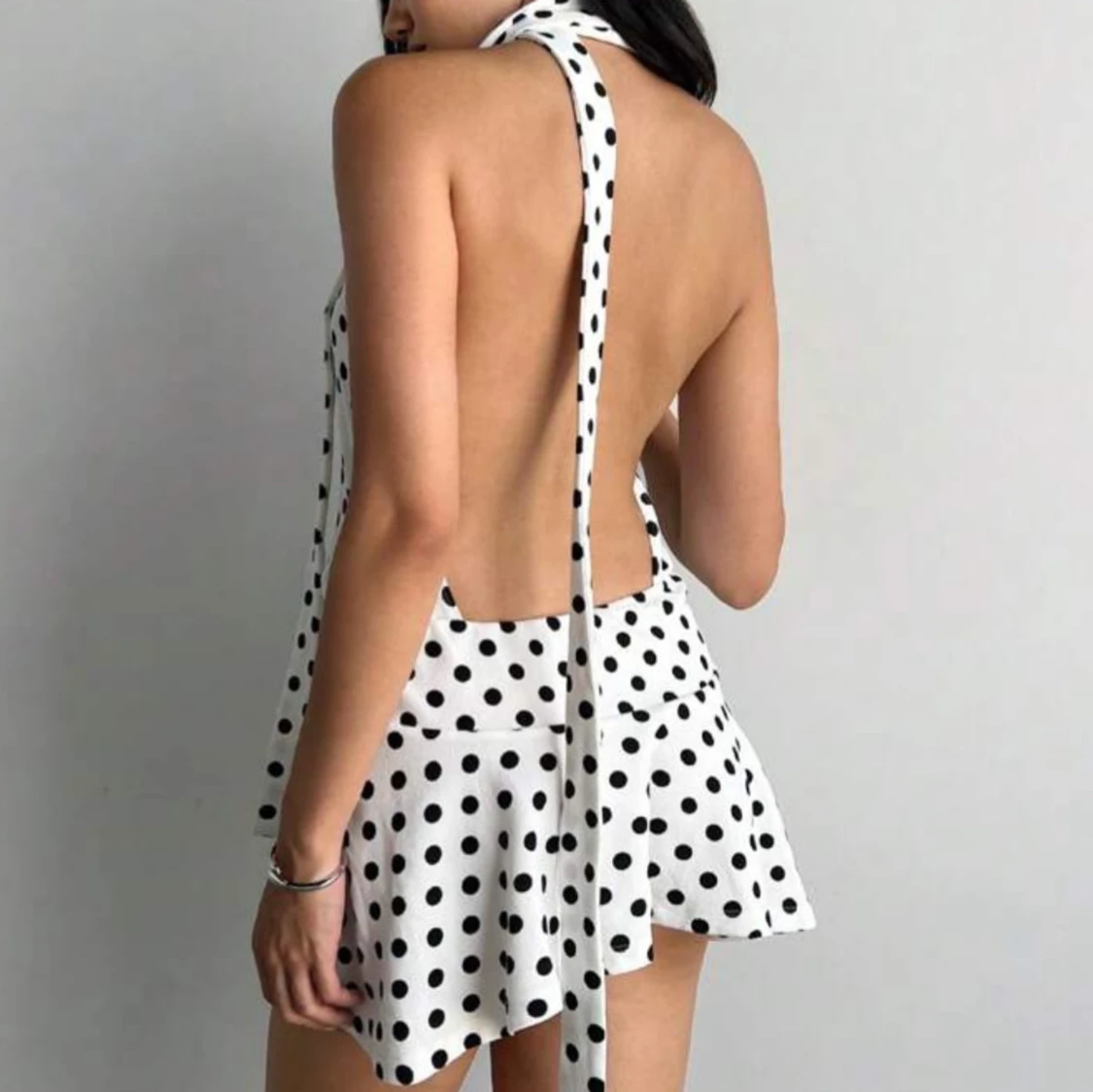 Vit prickig klänning - 2