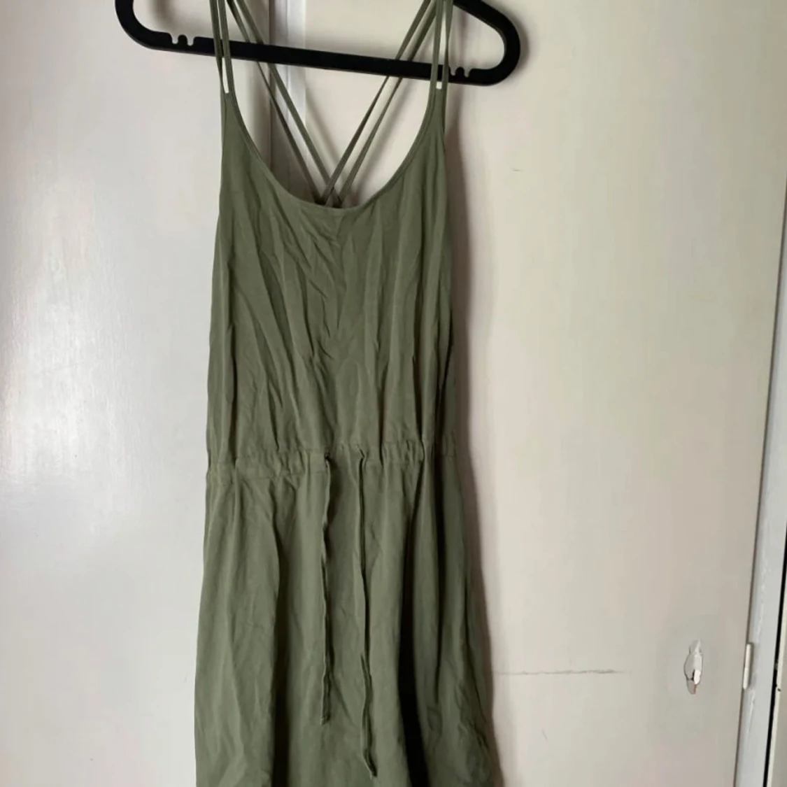 Grön klänning med smala axelband