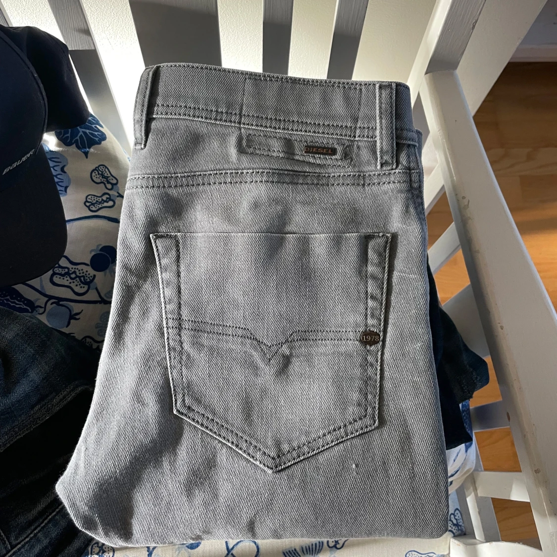 Grå diesel jeans  - 2