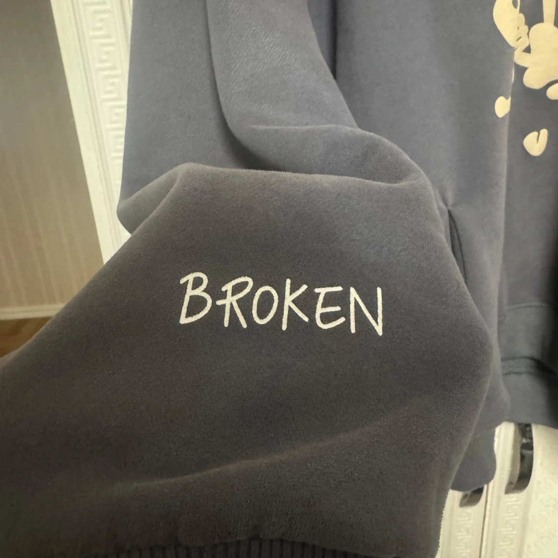 Mörkgrå hoodie med tryck - 2