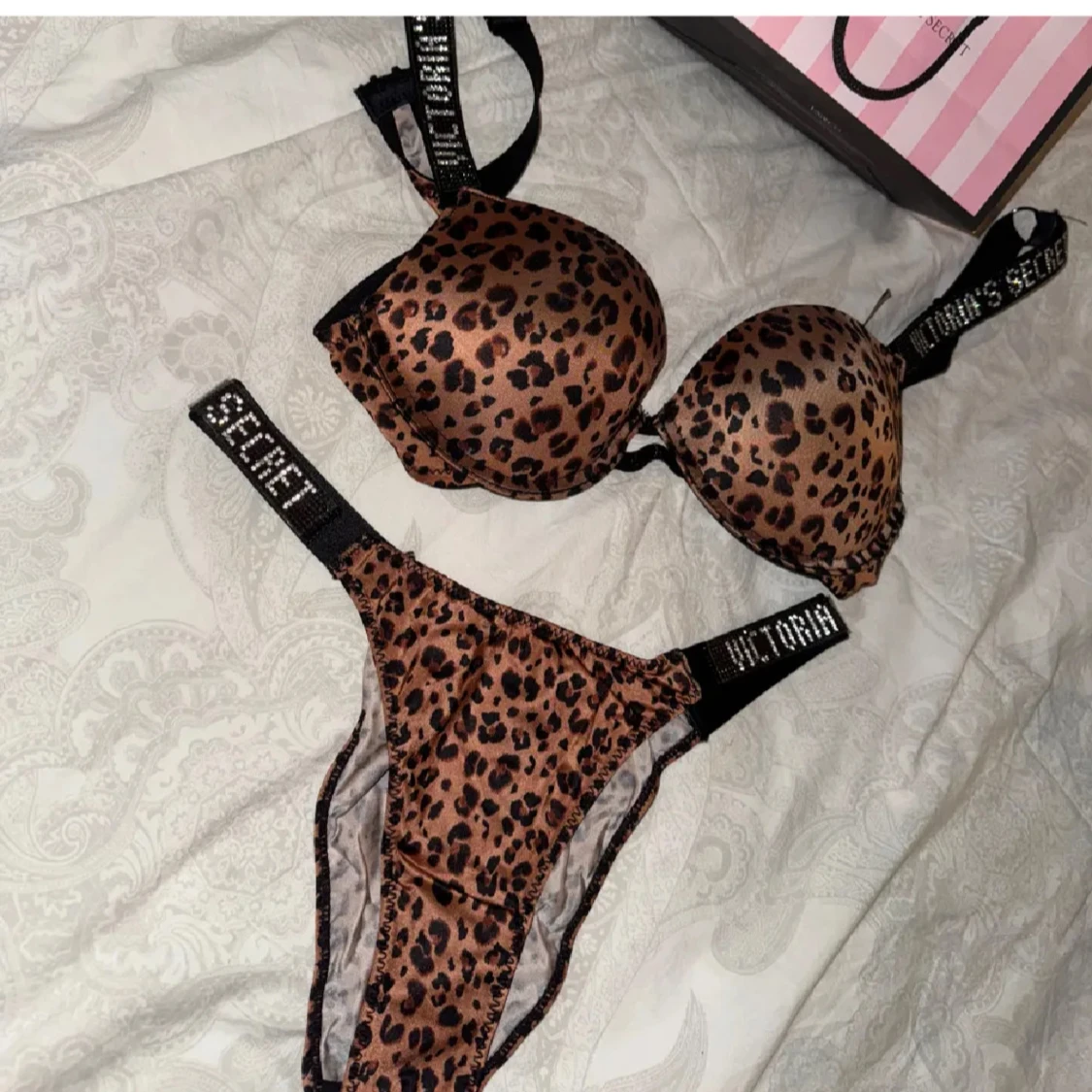 Leopardmönstrad set från Victoria's Secret - 2