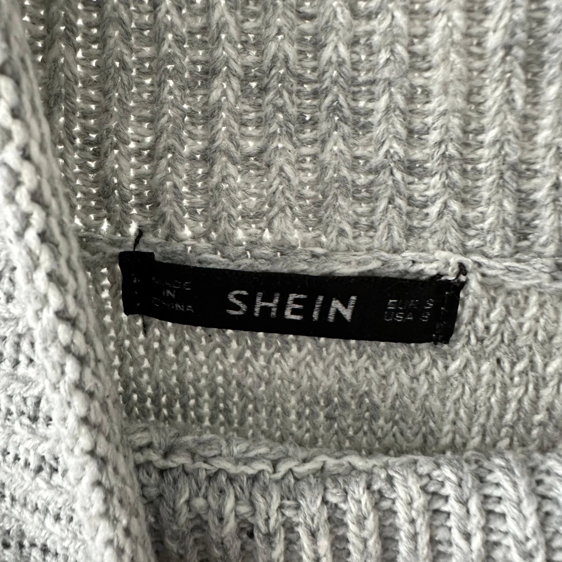 Grå stickad polotröja från SHEIN - 2