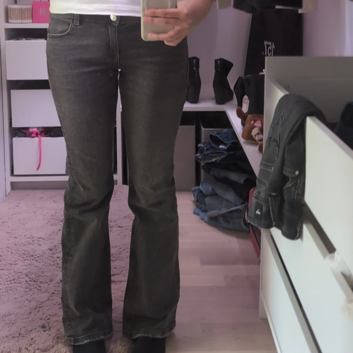 Mörkgrå bootcut jeans