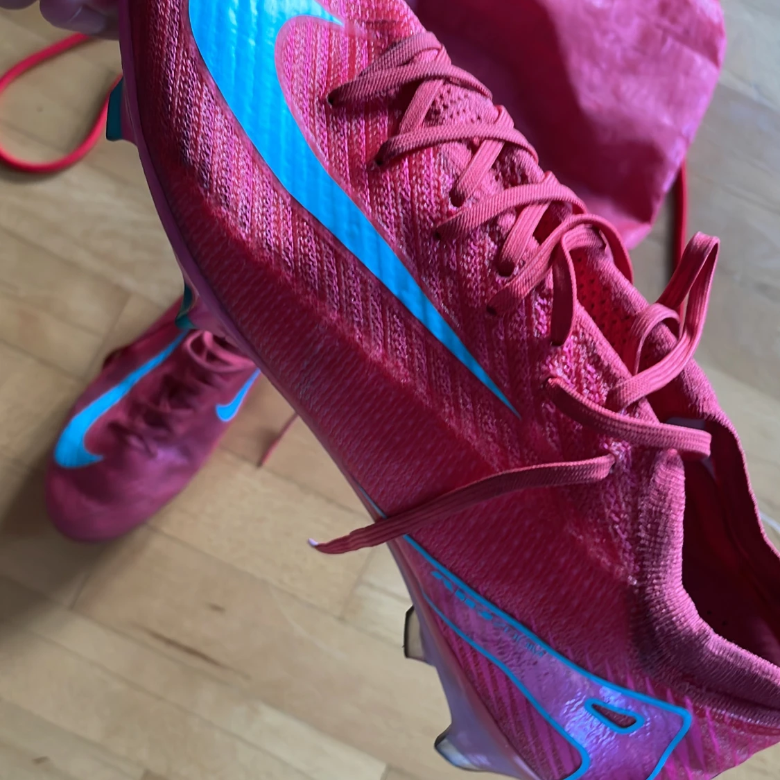 Rosa Nike fotbollsskor med väska ELITE - 1