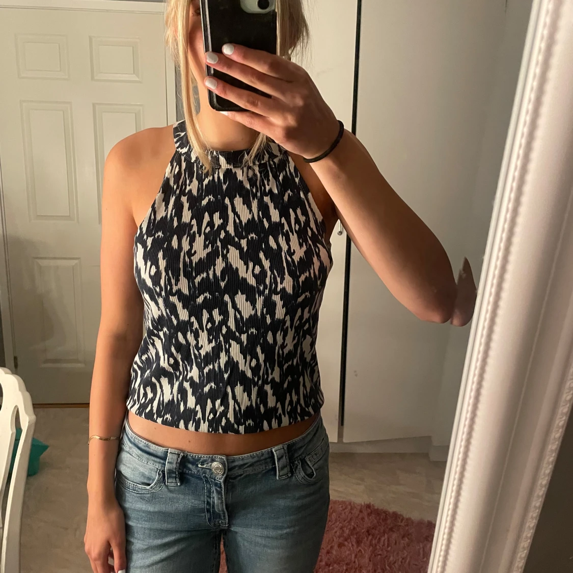 Svartvit croppad halterneck topp