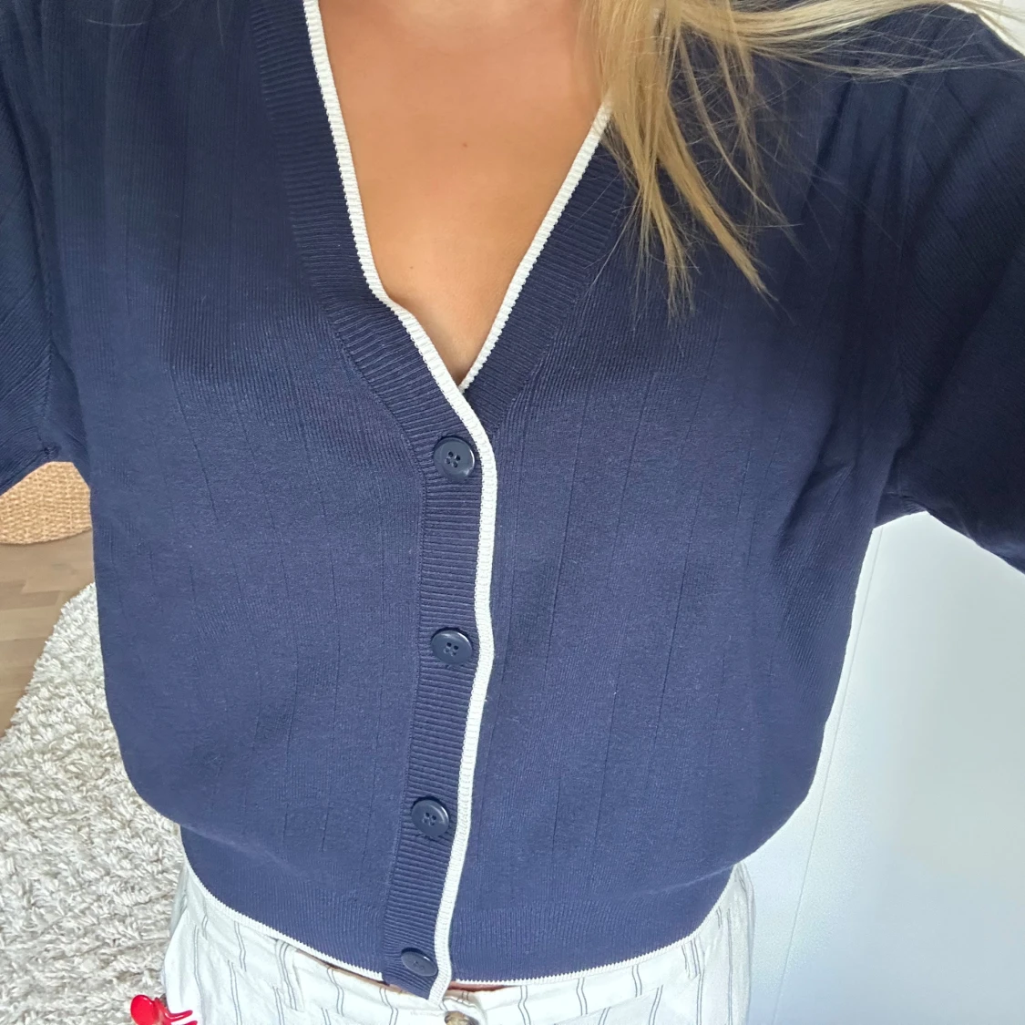 Mörkblå kofta från MNG med vita detaljer - 1