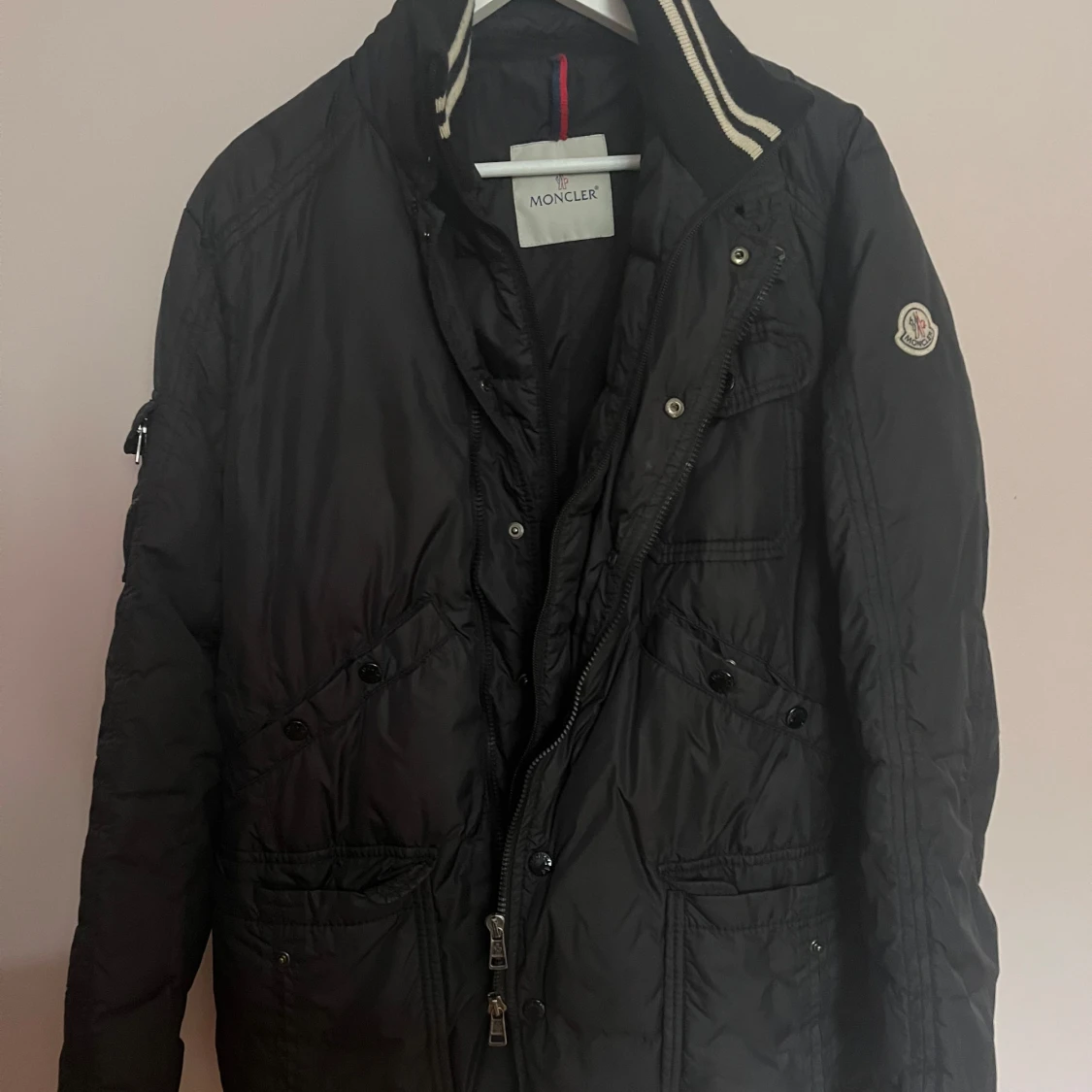 Svart dunjacka från Moncler