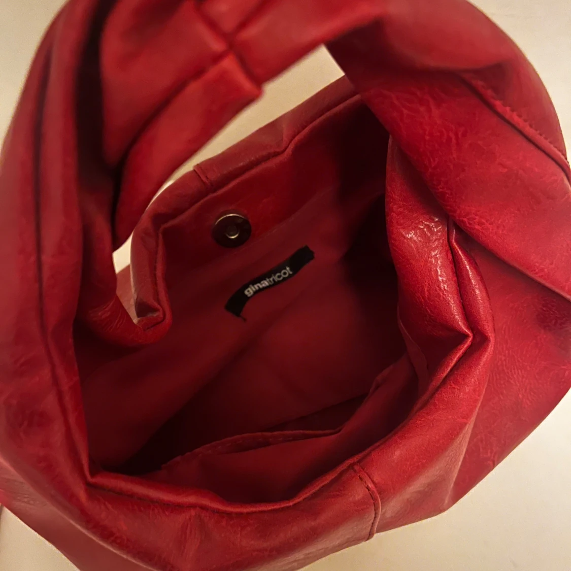 Röd axelväska från Gina Tricot - 1