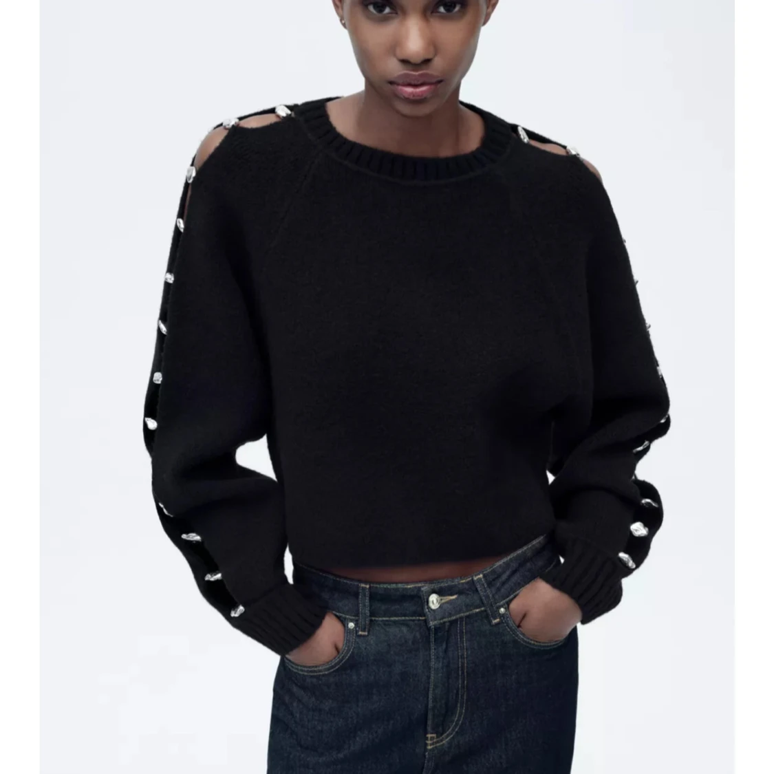 SÖKER! Zara svart tröja med silverdetaljer - 1