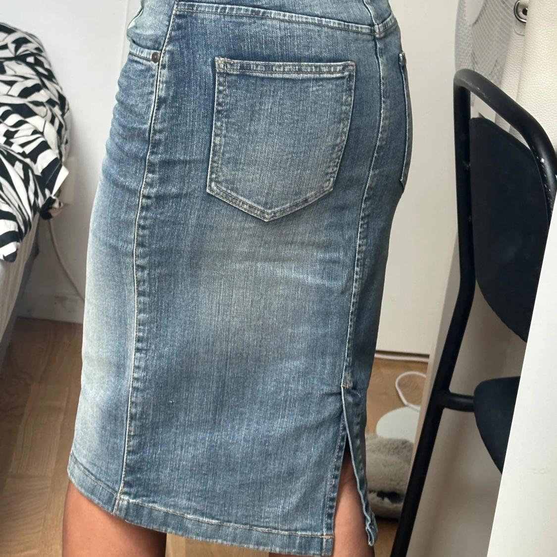 Blå jeanskjol med slits - 1