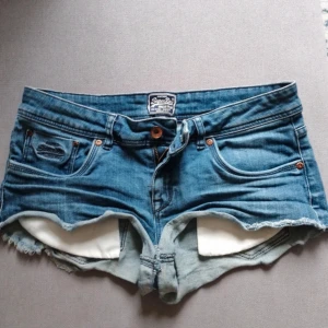 Shorts  - Lågmidjade shorts. W30, typ liten S/stor M. 