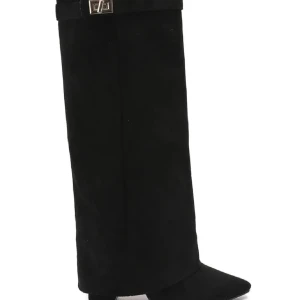 Svarta mockastövlar med spetsig tå - Snygga svarta stövlar i mocka från Lululia och är helt oanvända och kommer i kartongen. 