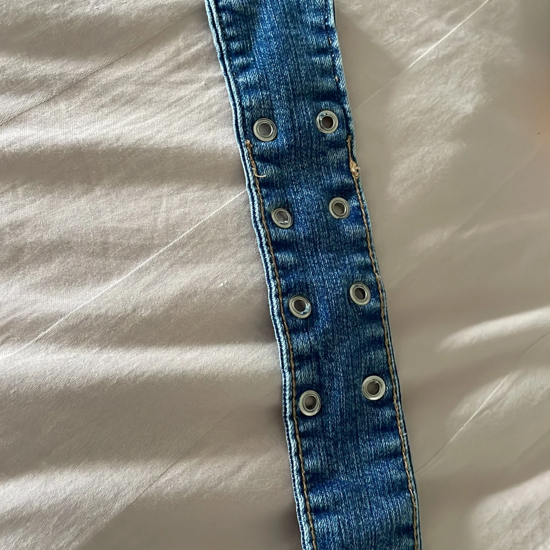 Brett jeansbälte med silverfärgat spänne - 2