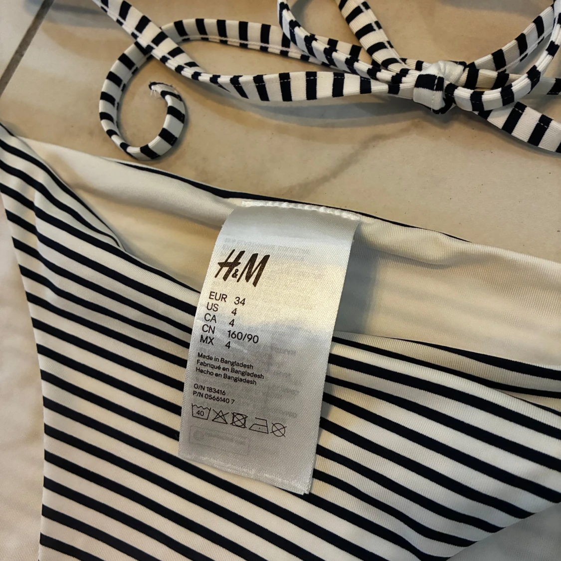 Randig bikini från H&M med knyt - 2