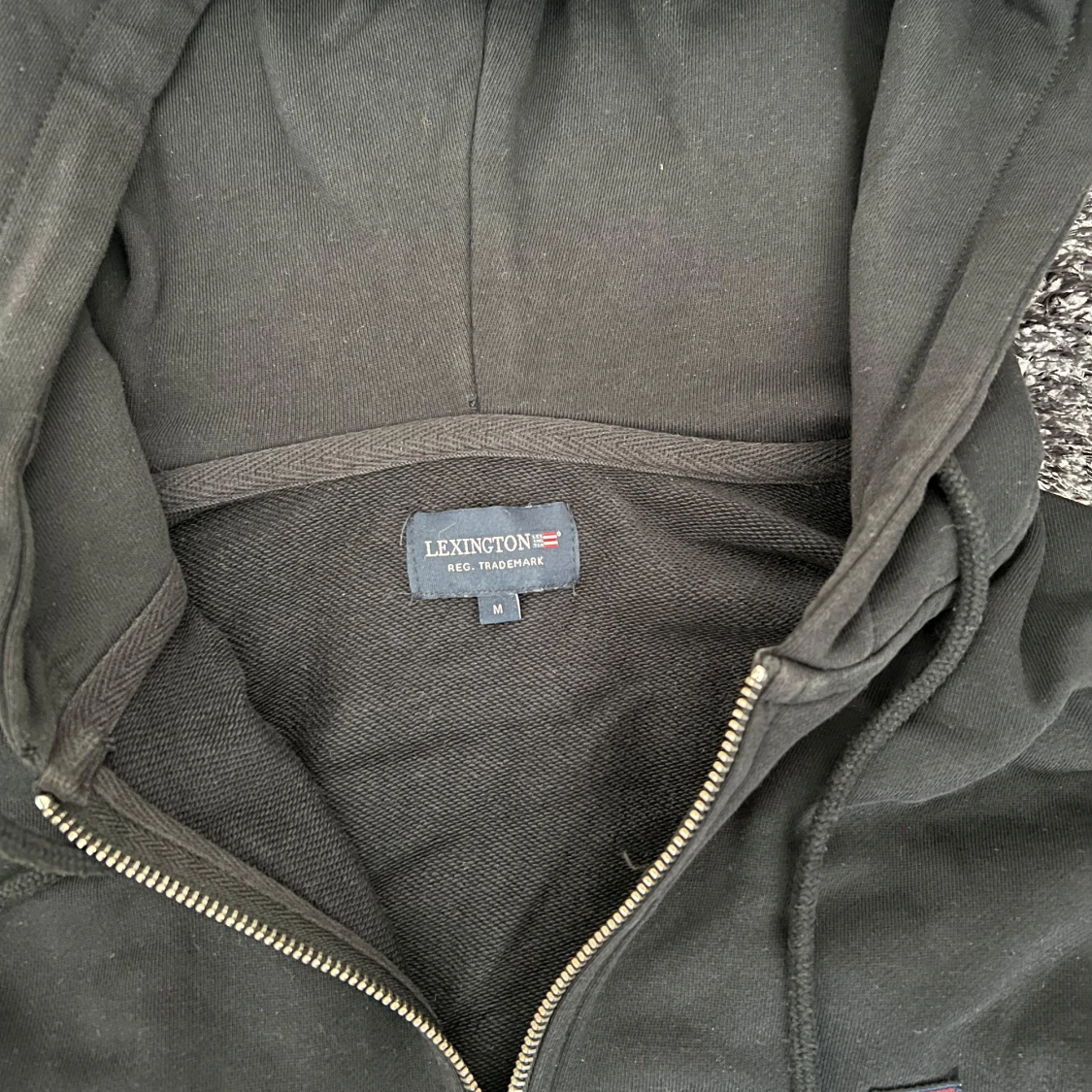 Svart hoodie från Lexington med dragkedja - 2