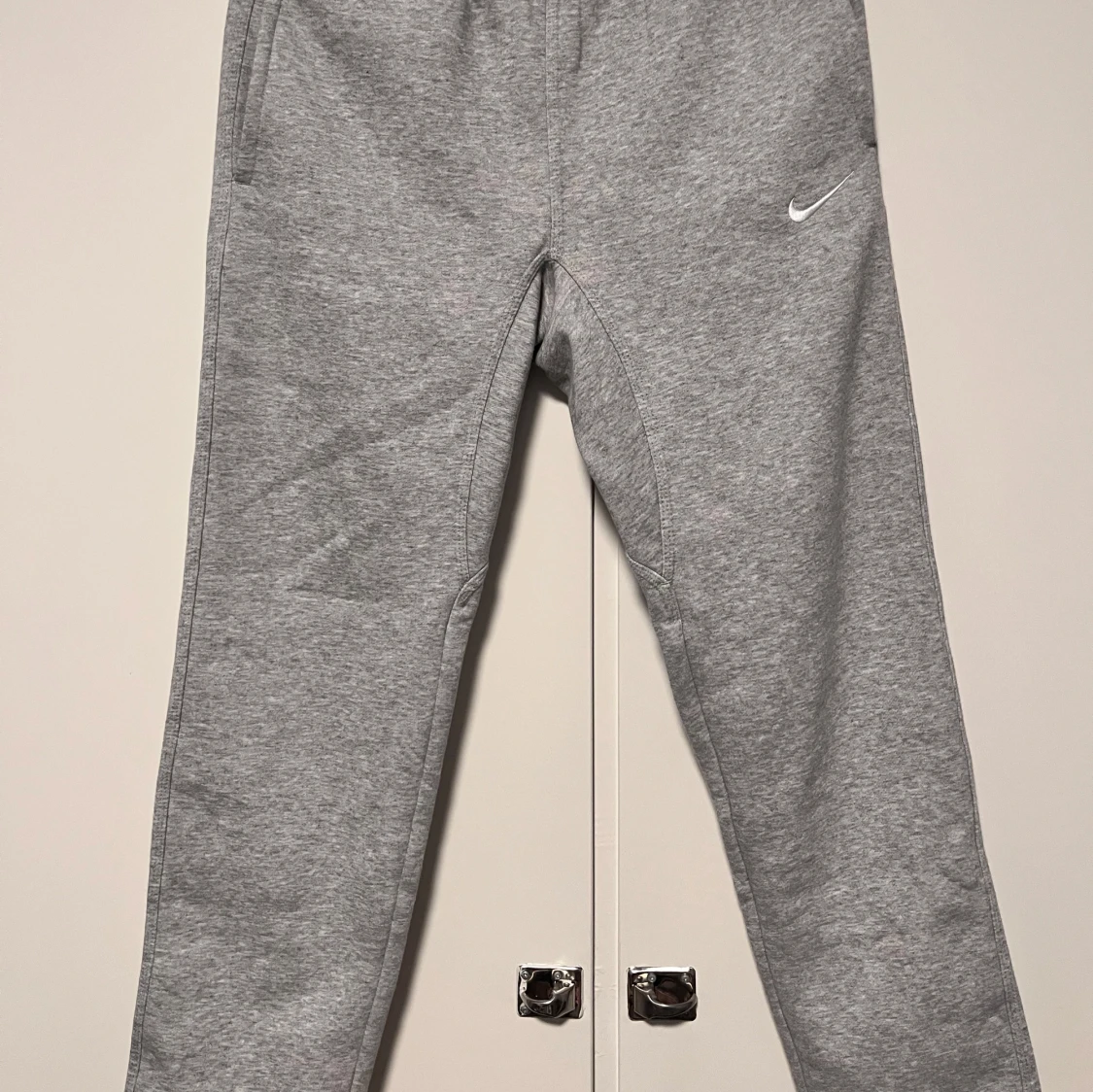 Nike grå mjukisbyxor  