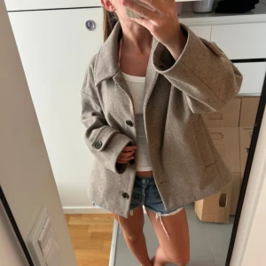 Jacka från Kappahl - Otroligt snygg och skön jacka från Kappahl <3 Är använd en del men i bra skick, perfekt till hösten <3