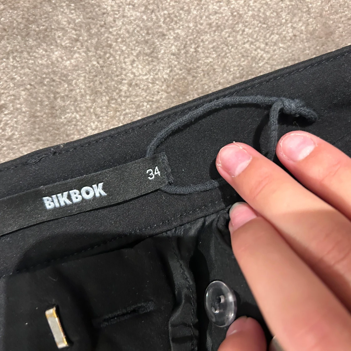 Svarta kostymbyxor från BikBok - 2