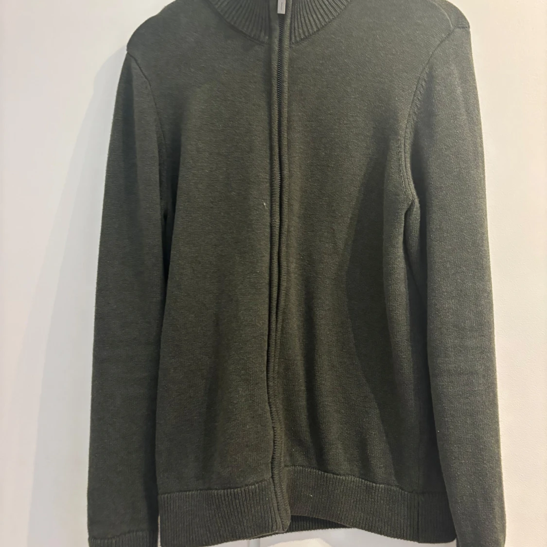 Mörkgrön kofta från Dobber