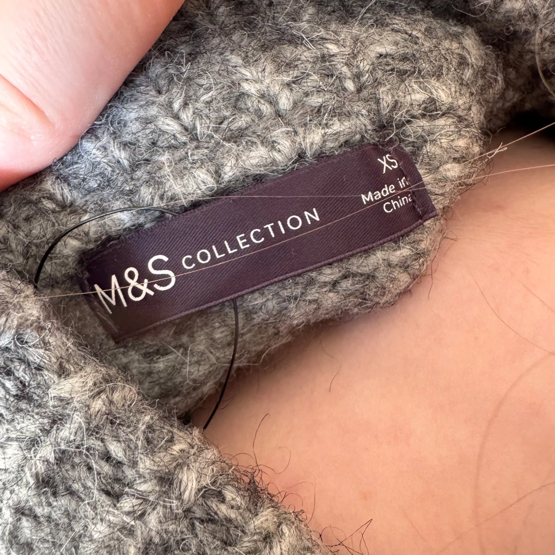 Grå stickad tröja  - 2