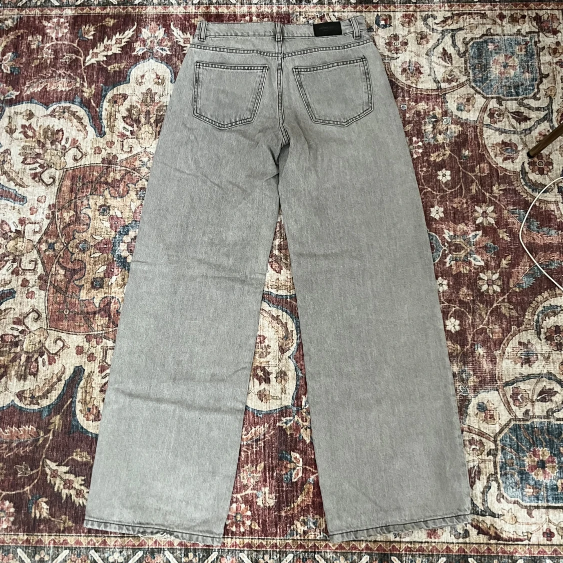 Gråa wide jeans från Gina - 1