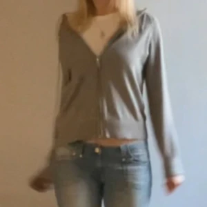 soft goat liknande kofta - säljer då den inte kommer till användning 💞💞 kommer tidigast kunna skicka den 11e !!