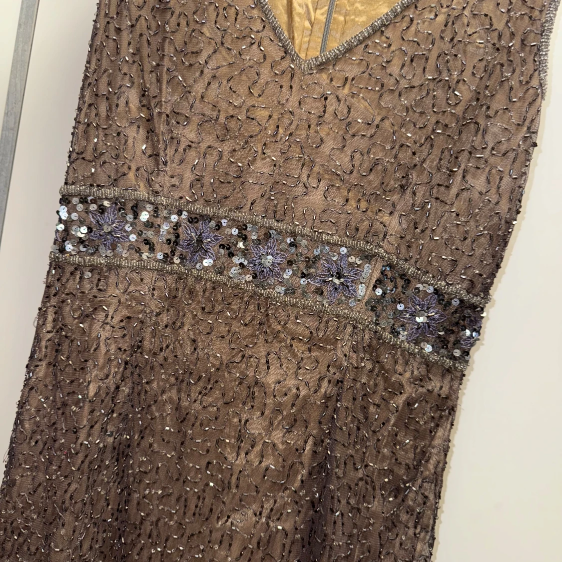 Brun glittrig långklänning med paljetter - 1