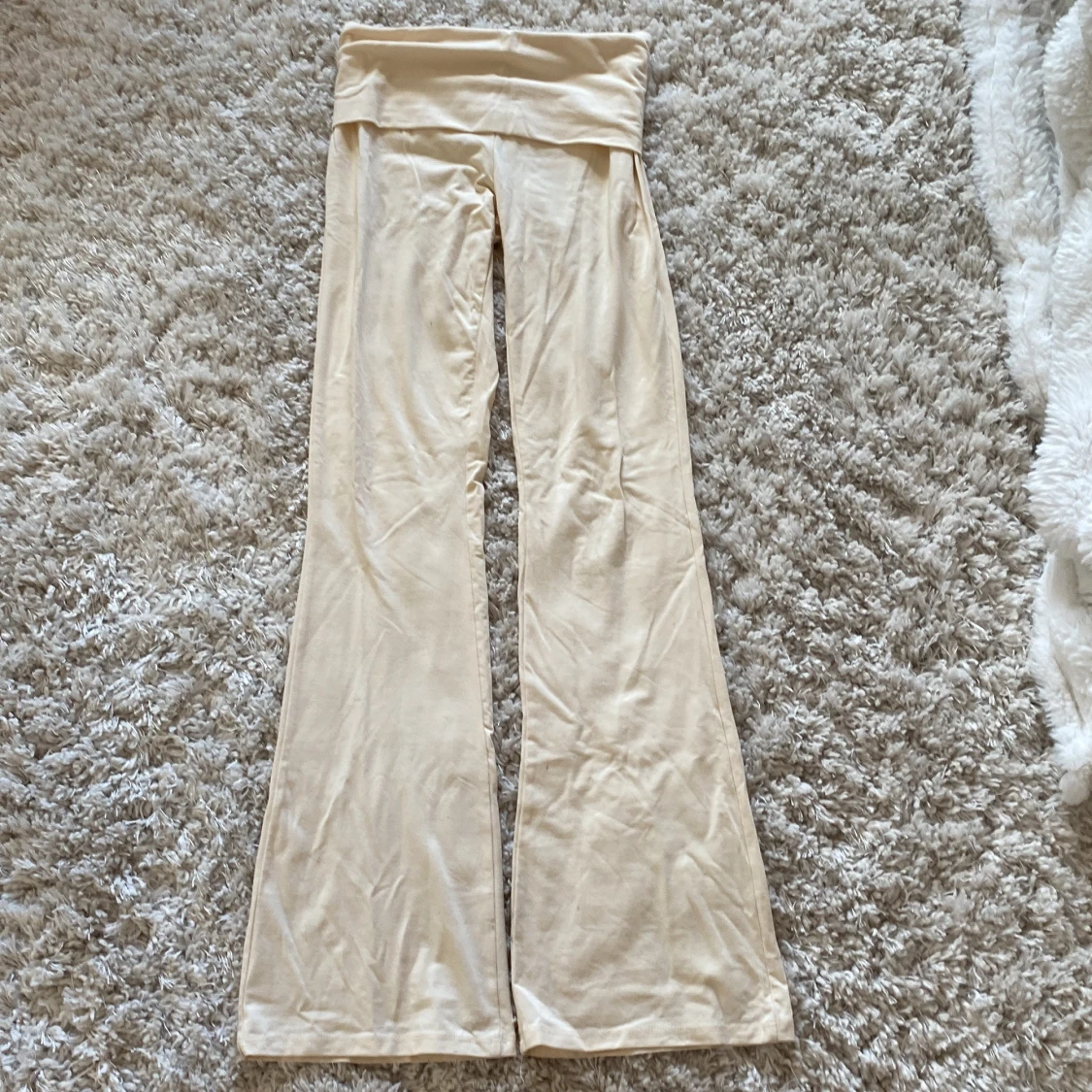 Beiga yoga pants från Gina Tricot