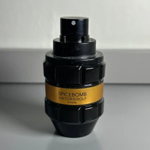 Viktor & Rolf Spicebomb Extreme Samples - Säljer splittar på Viktor & Rolf Spicebomb Extreme Eau de Parfum i storlekarna 2/5ml. Priserna är följande: 59kr | 99kr | Bara att skriva vid intresse 