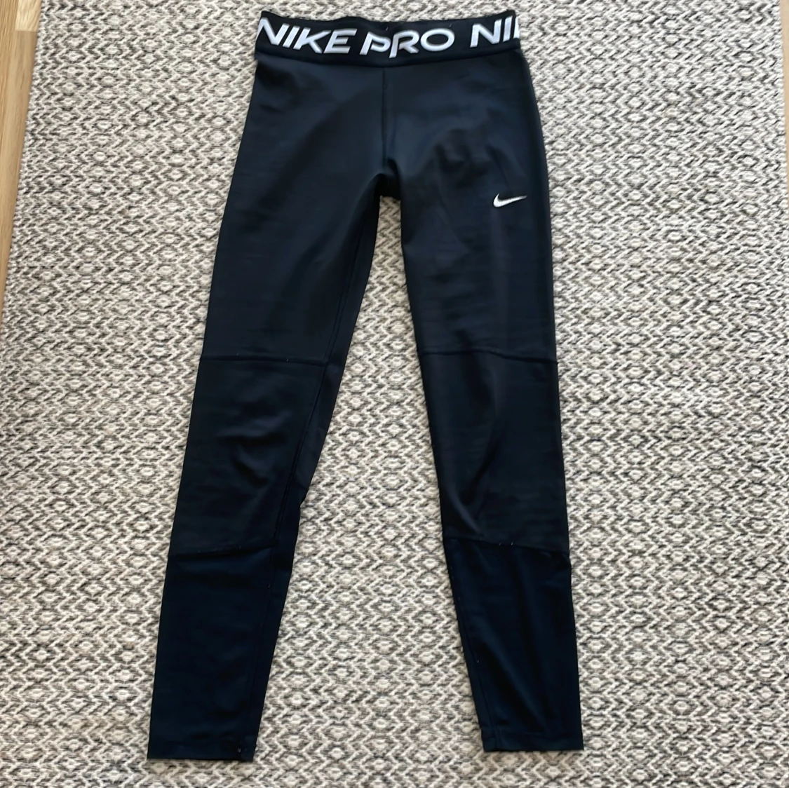 Nike Pro svarta träningstights barn 146-156