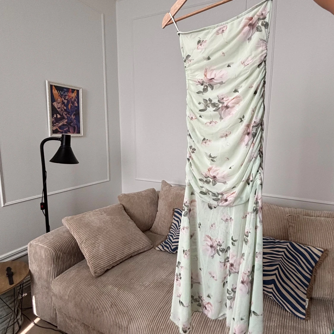 Blommig långklänning från pull and bear