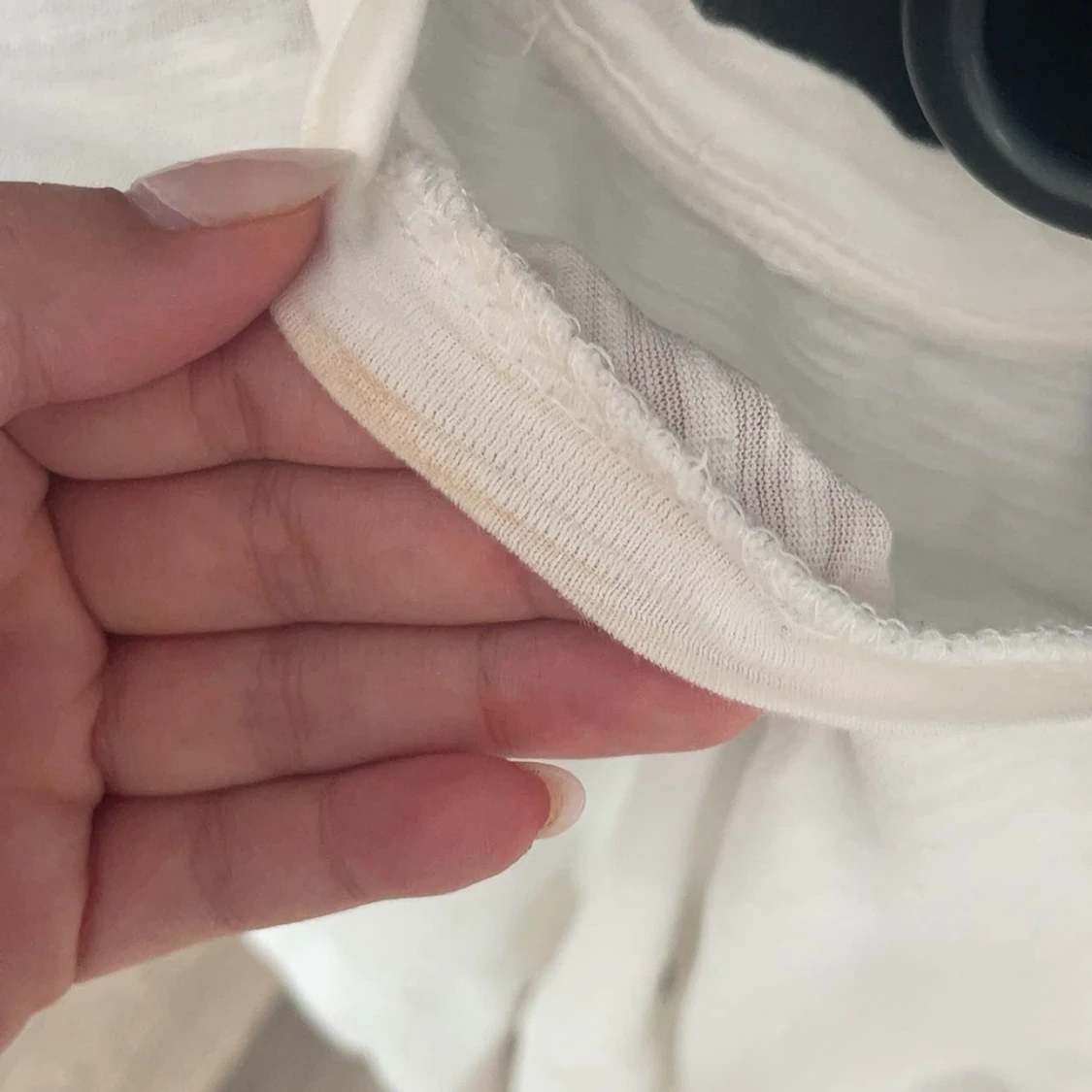 Vit T-shirt med volang - 4