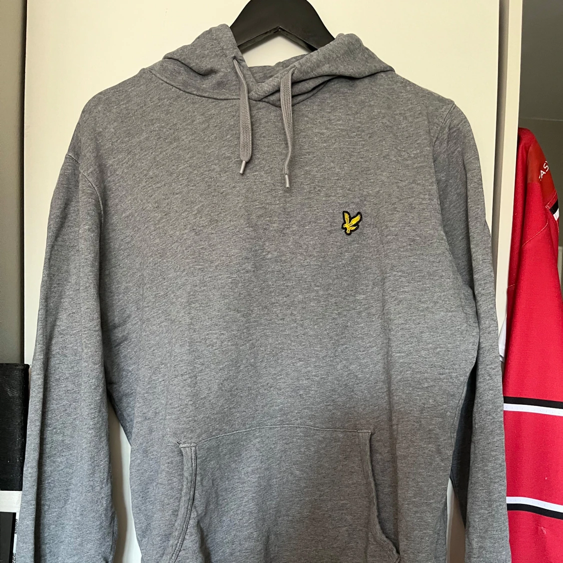 Grå hoodie från Lyle & Scott