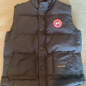Canada Goose vest - Canada goose ny vest nästan inte använt 