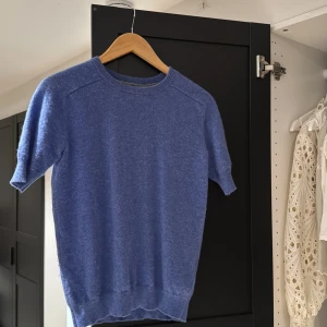 Lisa yang t shirt  - Säljer min Lisa yang tröja strl 0 (xs)