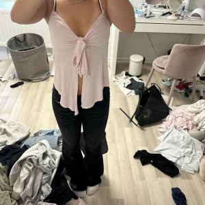 Ljusrosa omlott linnetopp med knyt - Supersöt ljusrosa linnetopp med omlott och stor knyt framtill. Skriv vid frågor eller fler bilder 💓